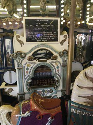 The original Wurlitzer organ