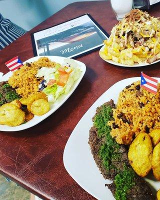 Churrasco arroz con gandules amarillos y papas locas