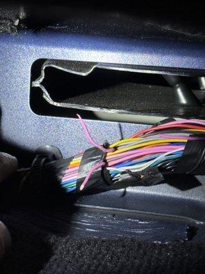 This is the wiring that they split which caused the problem. Dealership diagnosed it.