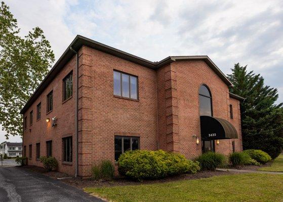 Halbruner Hatch & Guise