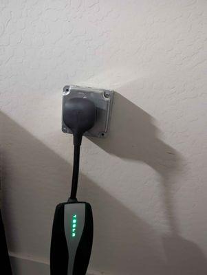 240v outlet for tesla mobile charger