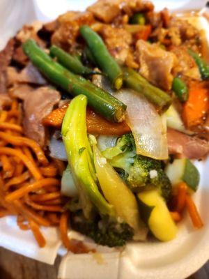 Chow mein n veggies..Yum
