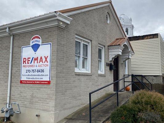 Britny Hendrix - RE/MAX Preferred & Auction