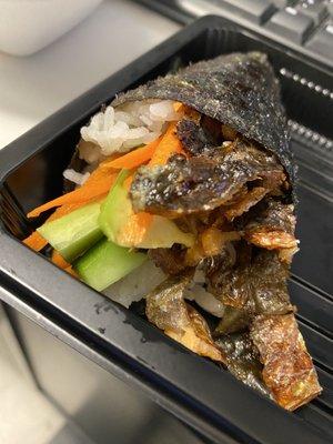 (c110) Salmon Skin Hand Roll