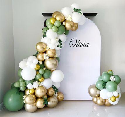Solo Arch backdrop $550
Includes:
7FT Arch Backdrop
Luxe Balloon Garlands
1 Large & 1 small on opposite side.