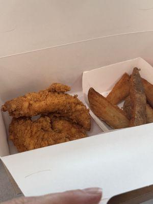 4 piece tenders with potato wedges