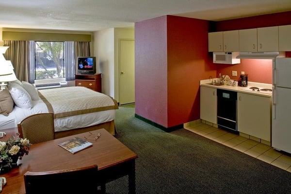 Guest room at the Hawthorn Suites Sacramento