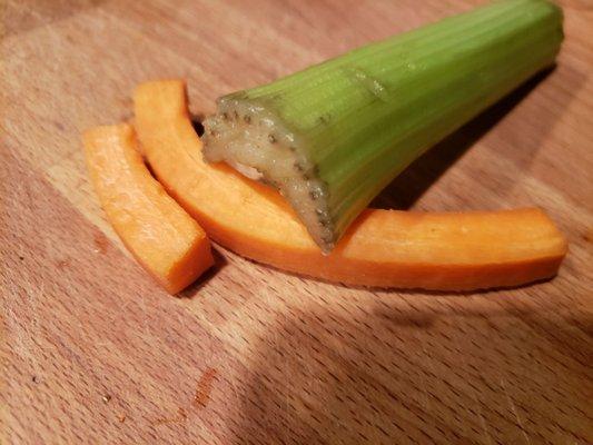 The veggies received with 10 piece wings. Never seen such nasty celery served.