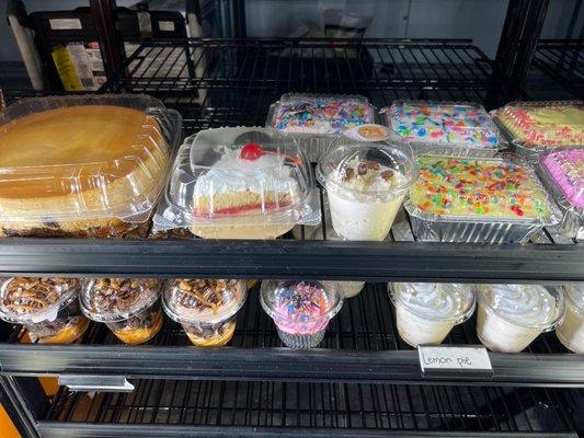 Party cupcakes, cakes.