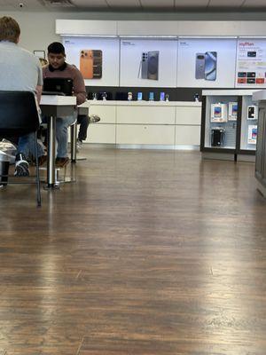 Jay is EXTREMELY RUDE & UNKNOWLEDGEABLE to EXISTING 12 Year Verizon customer