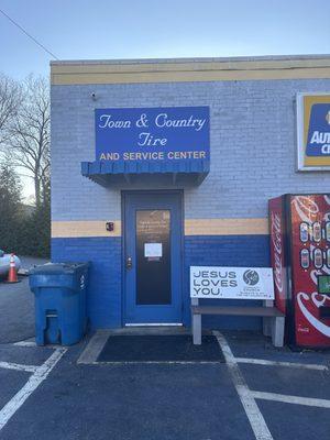 Town & Country Tire & Service Center of Claremont