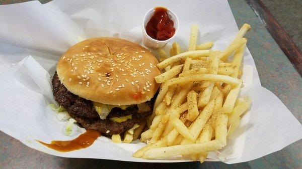 Double Cheeseburger w/ Grilled Onions: THE AVERAGE BURGER.