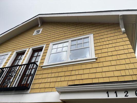 Glass repair Seattle Washington, before and after photos of dual pane glass replacement in Leschi neighborhood 
#seattle #glassrepair