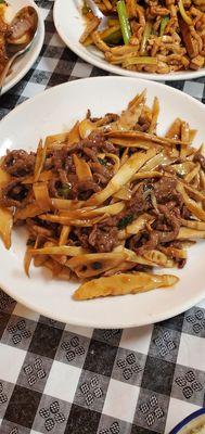 Stir friend bamboo with beef