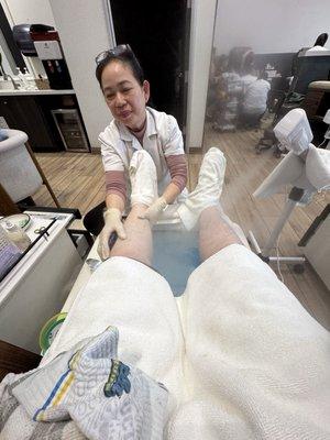 Just wow, bliss. Women get to do some cool stuff....