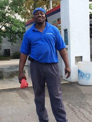 Leery - super nice guy who washed my car for free!!