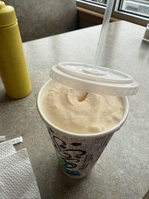 Peach milkshake (large)