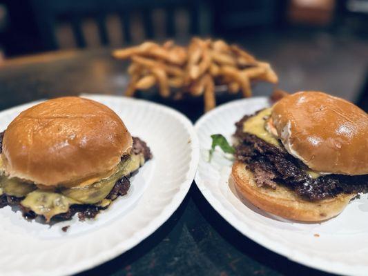 GUSTOS burgers N stuff