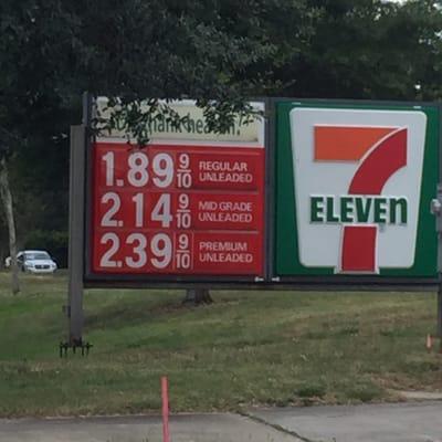 Now these are some seriously good gas prices. Feel free to hang out in town for a while.