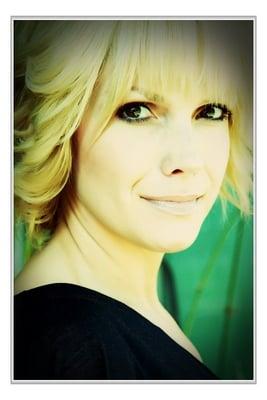 Great salon in Katy! I know it's great because I work there. Friendly atmosphere with amazing stylist and products