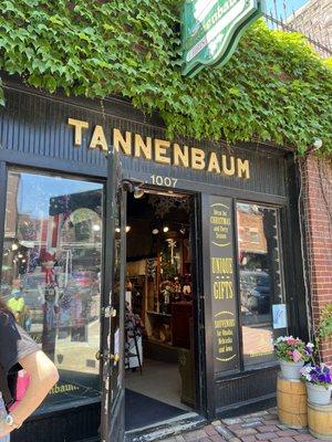 Tannenbaum Christmas Shop