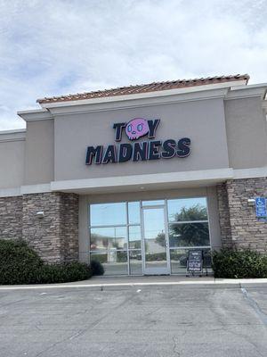 Front entrance to the store (as seen from Calloway Dr).