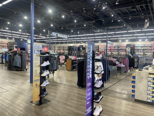 SKECHERS Warehouse Outlet