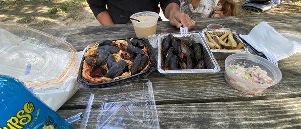 good portion of mussel pasta