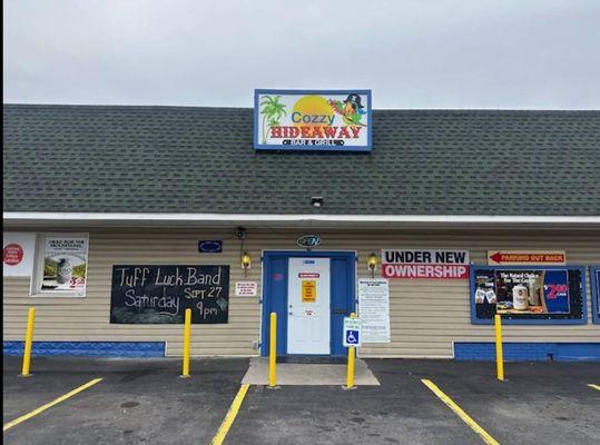 Cozzy Hideaway Bar & Grill
