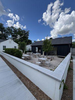 Whitetail Court Hotel