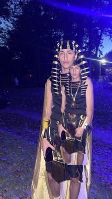 Look! they did a good job with my haircut!! I'll return.