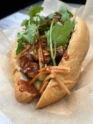 Bahntek sandwich (Chicken or Pork) cucumber, jalapeño, carrots and our signature Bartek sauce