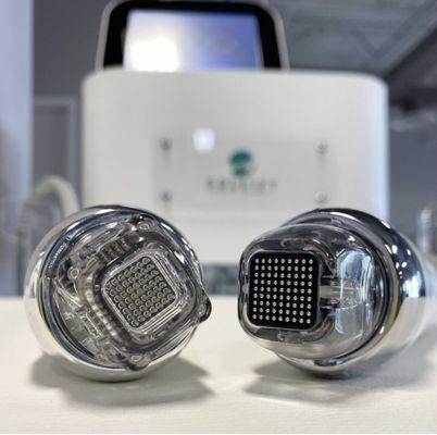 Microneedling RF
skin tighten, lift and plump, reduce wrinkles, shrink pores and get rid of acne scars