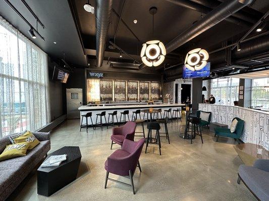 Wxyz Lounge