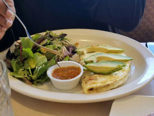 Veggie omelette with avocados