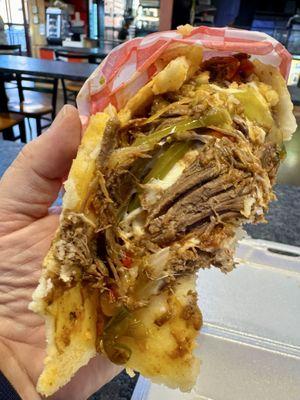 Carne Desmechada Arepa
