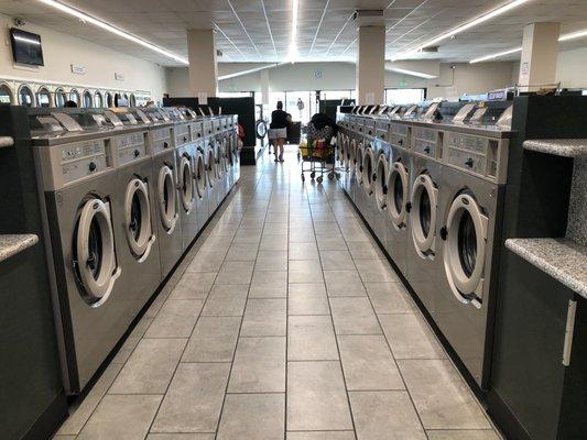 many different sized washers