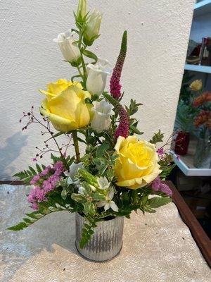 Beautiful mini-bouquet perfect size!!