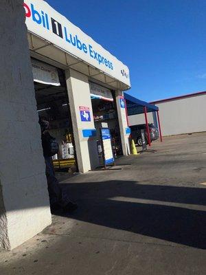 Inspection / Oil change area