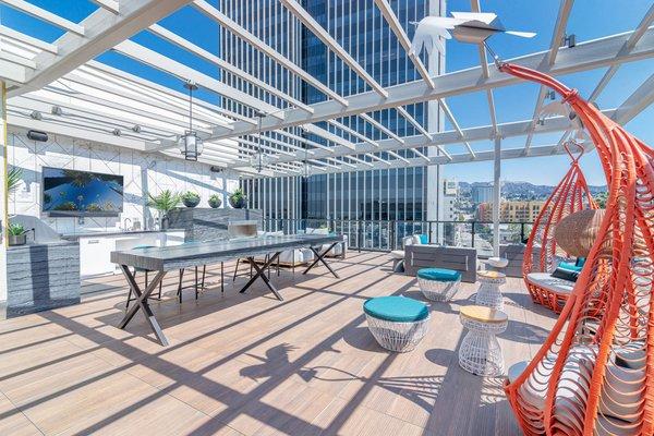 Wallace on Sunset Apartments