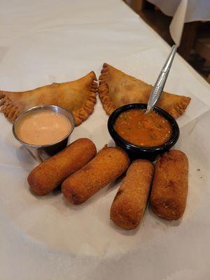 Chicken croquetas y Empanadilla de carne