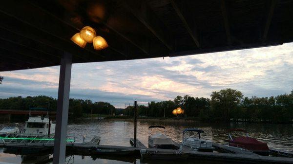 Mr-Sippi Yacht Brokerage Bar & Campgrd