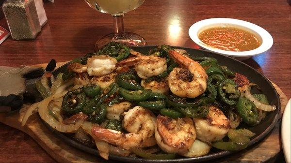 Single order shrimp fajitas, added jalapeños! Never a bad meal or service here! We love Los Cabos!!!