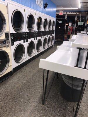 Laly's Laundromat