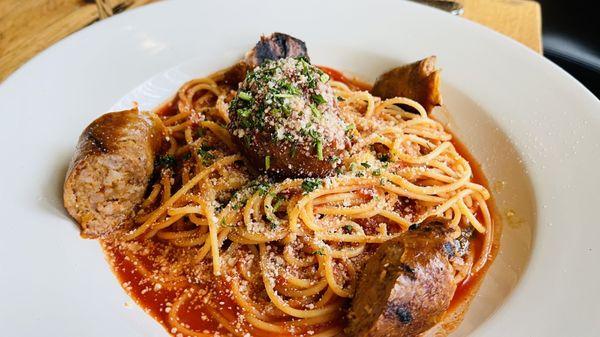 Salsiccia e Polpetta Spaghetti Lunch