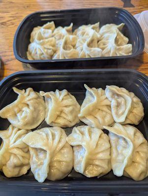 Chicken and vegetable momos