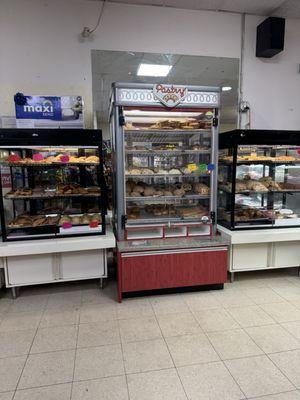 They have 3 cabinets of nice Mexican and maybe south American pastries, so nice