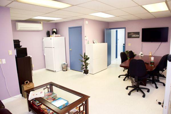 Community Kitchen/ conference room to relax, chat and work