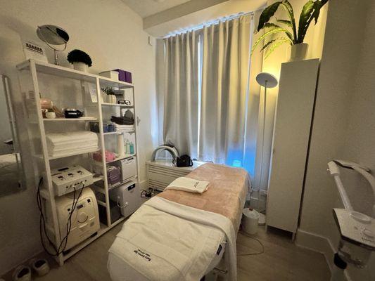 Berry Blonde Spa