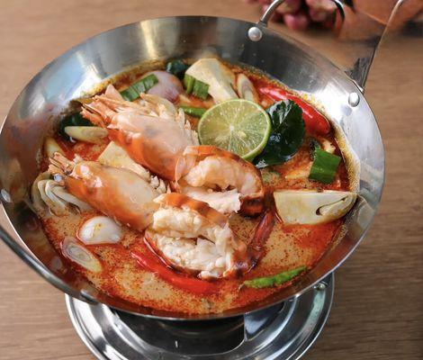 Creamy tom yum river prawns